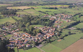 Vue_aerienne_de_la_commune_5b52f97342ee67f67d4b9794d37dd862.png